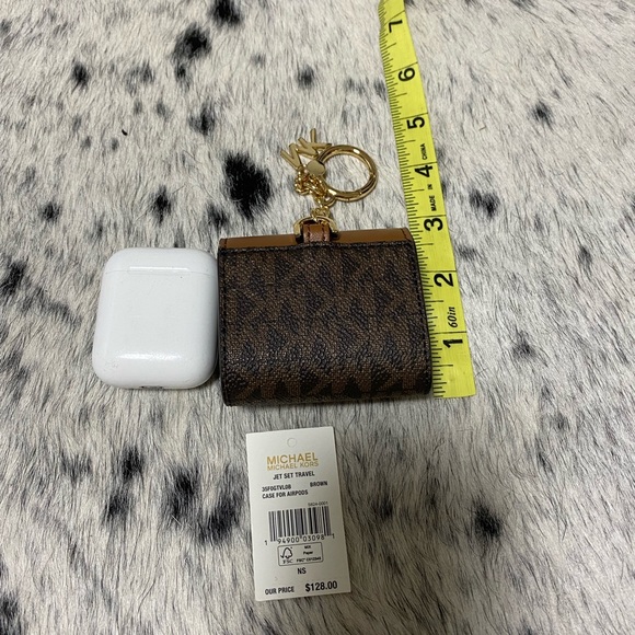 Michael Kors airpod case - Picture 2 of 2